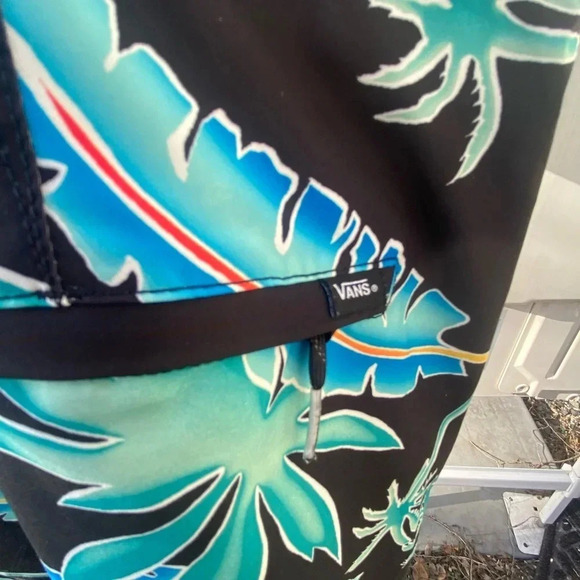 Vans Era 19" Boardshort Black Pit Stop Floral Men’s Size 38 - Picture 8 of 9